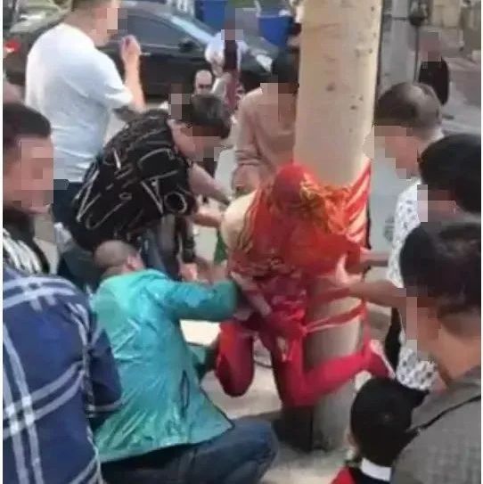 新娘被多名男子拿膠帶綁電線桿上！官方通報(bào)
