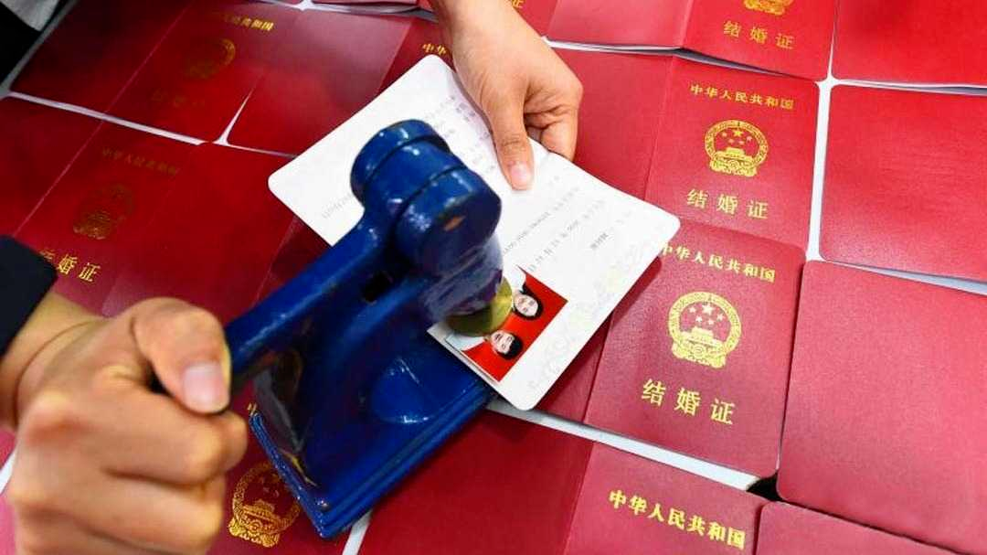 浙江鼓勵(lì)有條件的地方發(fā)放結(jié)婚消費(fèi)券，目前，全國(guó)一些地方已經(jīng)開(kāi)始出現(xiàn)獎(jiǎng)勵(lì)結(jié)婚的政策。