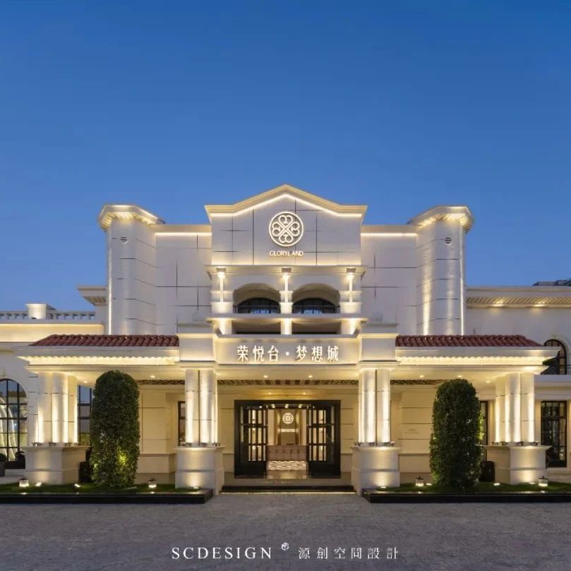 占地面積5500㎡，建筑靈感融合了歐洲古典莊園的風(fēng)格布局和獨特的東亞美學(xué)，營造出了一種寧靜、愜意且充滿藝術(shù)氛圍的環(huán)境。
