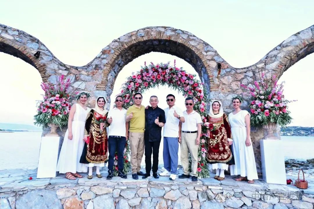 中國婚慶業(yè)代表團攜4對新人在希臘舉辦目的地婚禮，體驗蜜月旅行！
